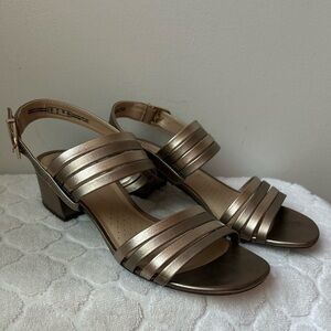 Clarks Caroleigh Bess Metallic Stappy Healed Sandals. US Size 9